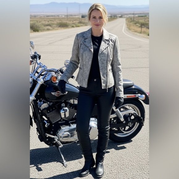 Harley-Davidson Jackets & Blazers - Harley-Davidson‎ Women's Leather Jacket - Distressed Gray